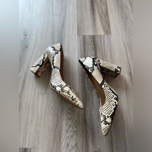 Banana Republic 8 Pointed Toe Snakeskin Print Heels